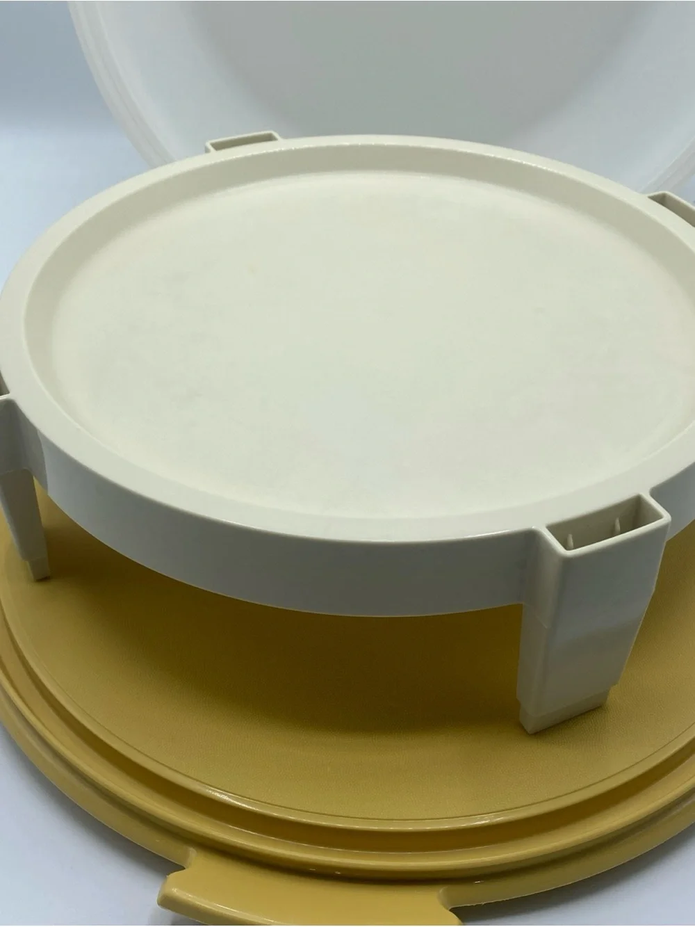 Vintage Tupperware Cake Taker Carrier Large Pie Divider Rack Harvey Yellow